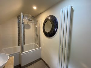 Bathroom 1a- click for photo gallery
